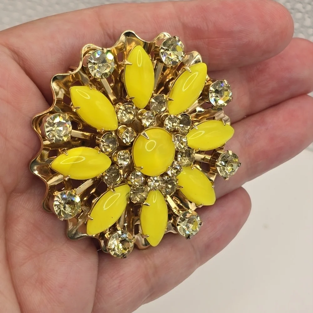 Vintage 60s Yellow Cabochons Prong Set Rhinestones Brooch